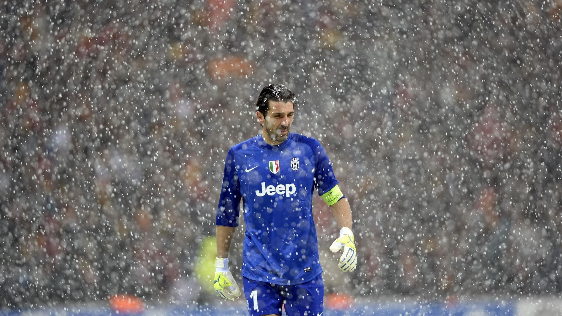 拜仁慕尼黑稳居德甲榜首，争夺多冠荣誉