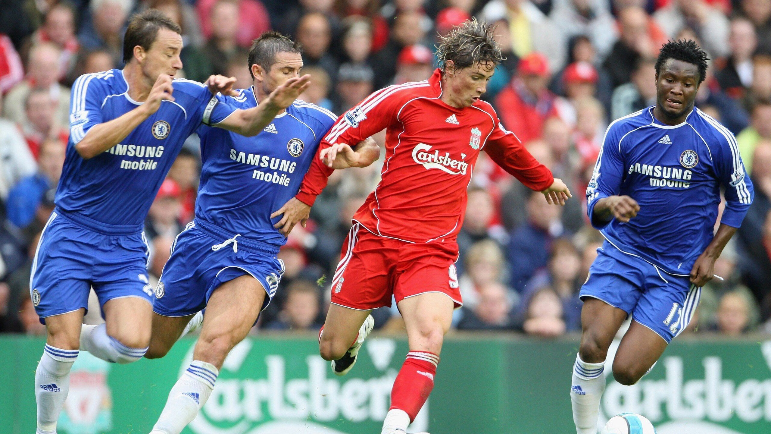 职业联赛推出球迷创作计划鼓励原创表达参与，球迷标语